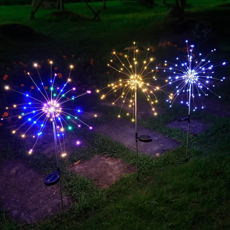 إضاءة حديقة عشبية LED مقاومة للماء تعمل بالطاقة الشمسية بتصميم داندليون وشكل ألعاب نارية